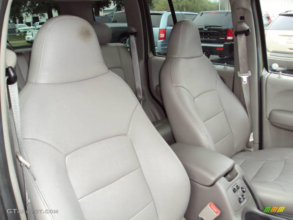 2004 Liberty Sport - Cactus Green Pearl / Taupe photo #12