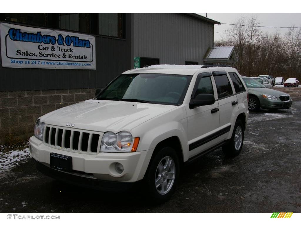 2006 Grand Cherokee Laredo 4x4 - Stone White / Medium Slate Gray photo #1