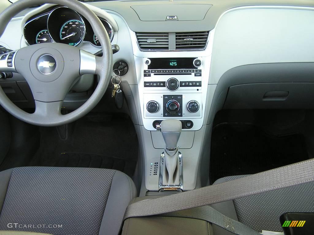 2009 Malibu LS Sedan - Silver Moss Metallic / Titanium photo #9