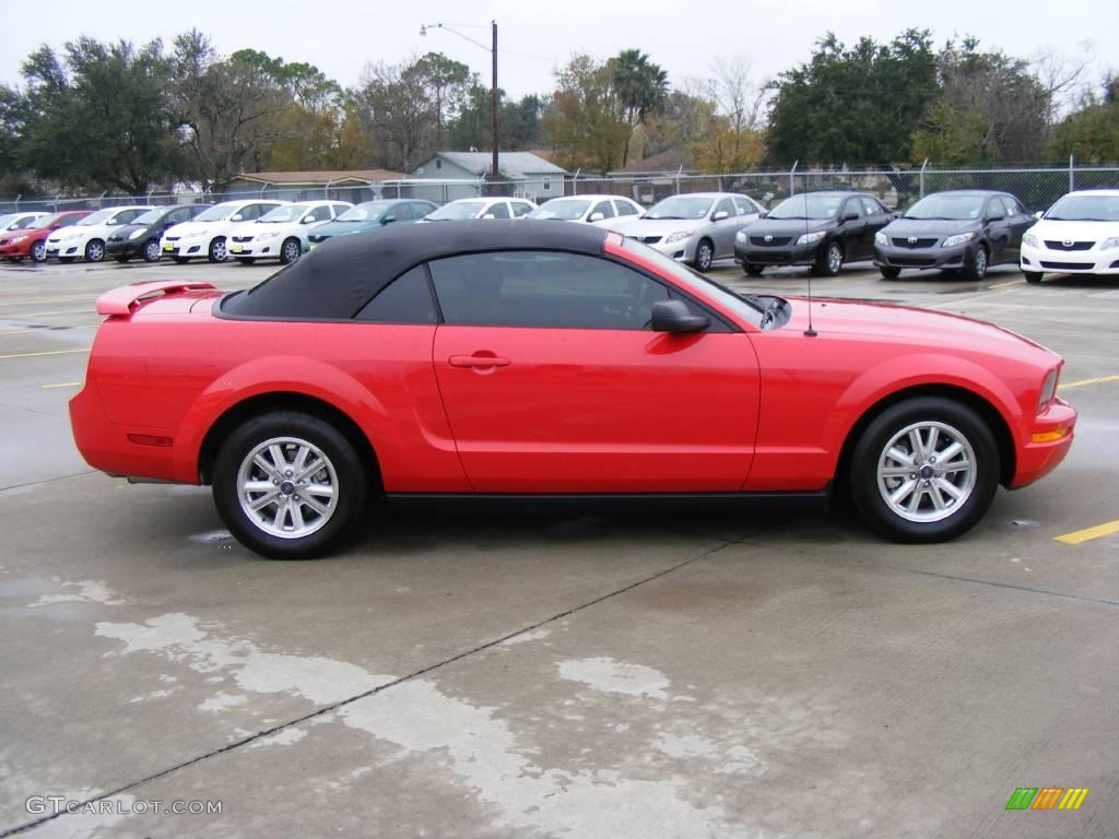 2006 Mustang V6 Premium Convertible - Torch Red / Dark Charcoal photo #45