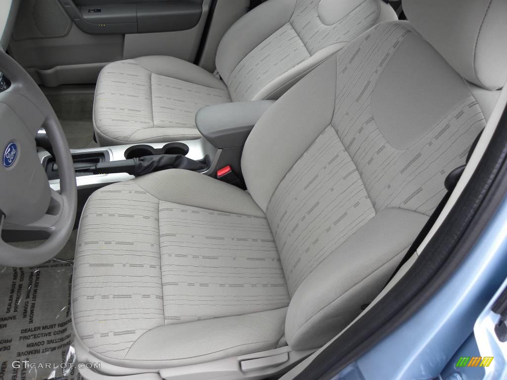2009 Focus SE Sedan - Light Ice Blue Metallic / Medium Stone photo #4
