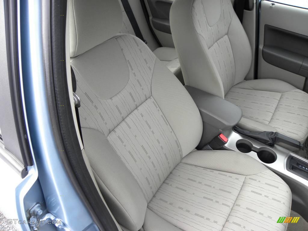 2009 Focus SE Sedan - Light Ice Blue Metallic / Medium Stone photo #8