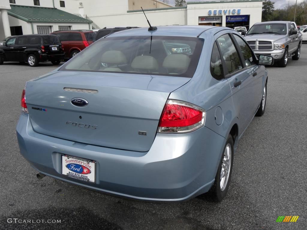 2009 Focus SE Sedan - Light Ice Blue Metallic / Medium Stone photo #13