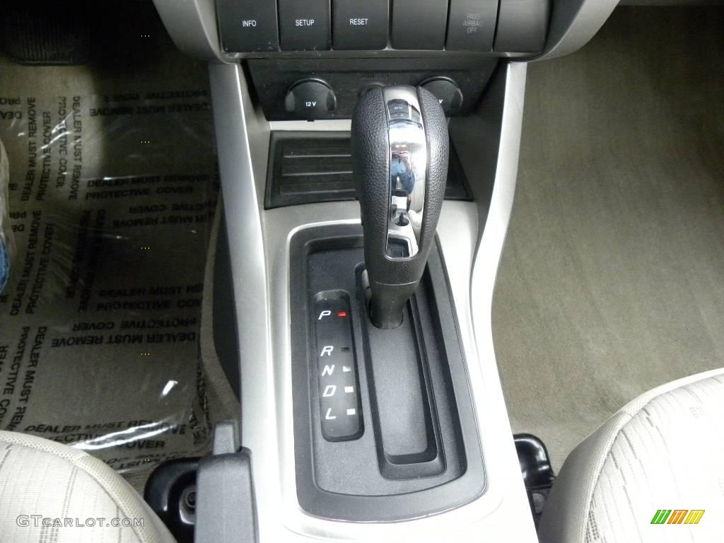 2009 Focus SE Sedan - Light Ice Blue Metallic / Medium Stone photo #19
