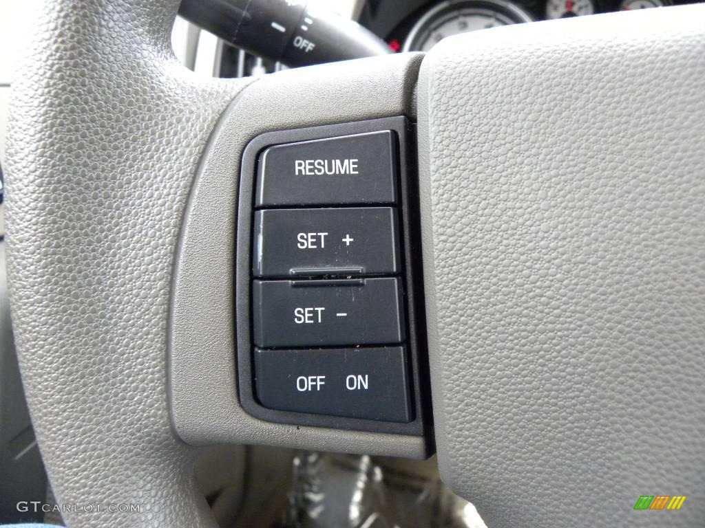 2009 Focus SE Sedan - Light Ice Blue Metallic / Medium Stone photo #21