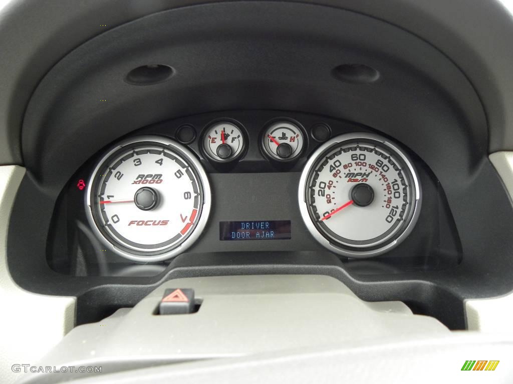 2009 Focus SE Sedan - Light Ice Blue Metallic / Medium Stone photo #22