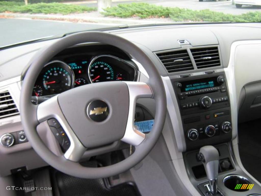 2010 Traverse LS - Silver Ice Metallic / Dark Gray/Light Gray photo #4