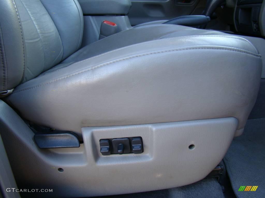 2004 Grand Cherokee Limited 4x4 - Brillant Black Crystal Pearl / Taupe photo #26