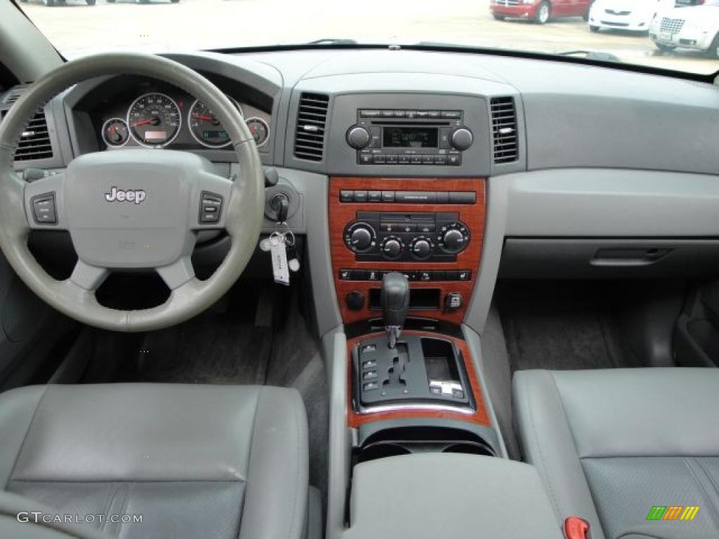 2005 Grand Cherokee Limited 4x4 - Brilliant Black Crystal Pearl / Medium Slate Gray photo #24
