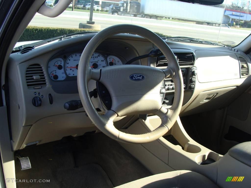 2003 Explorer Sport XLT 4x4 - Oxford White / Medium Parchment Beige photo #21