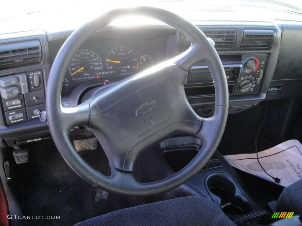 1996 Blazer LS 4x4 - Apple Red / Graphite photo #18