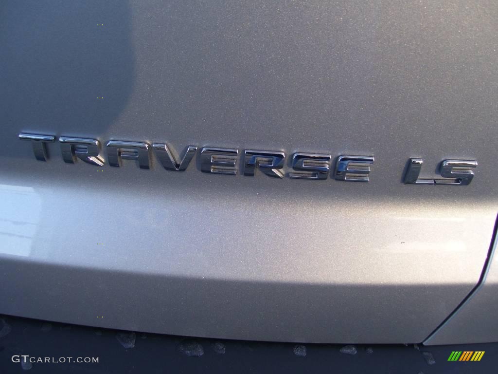2010 Traverse LS AWD - Silver Ice Metallic / Dark Gray/Light Gray photo #12