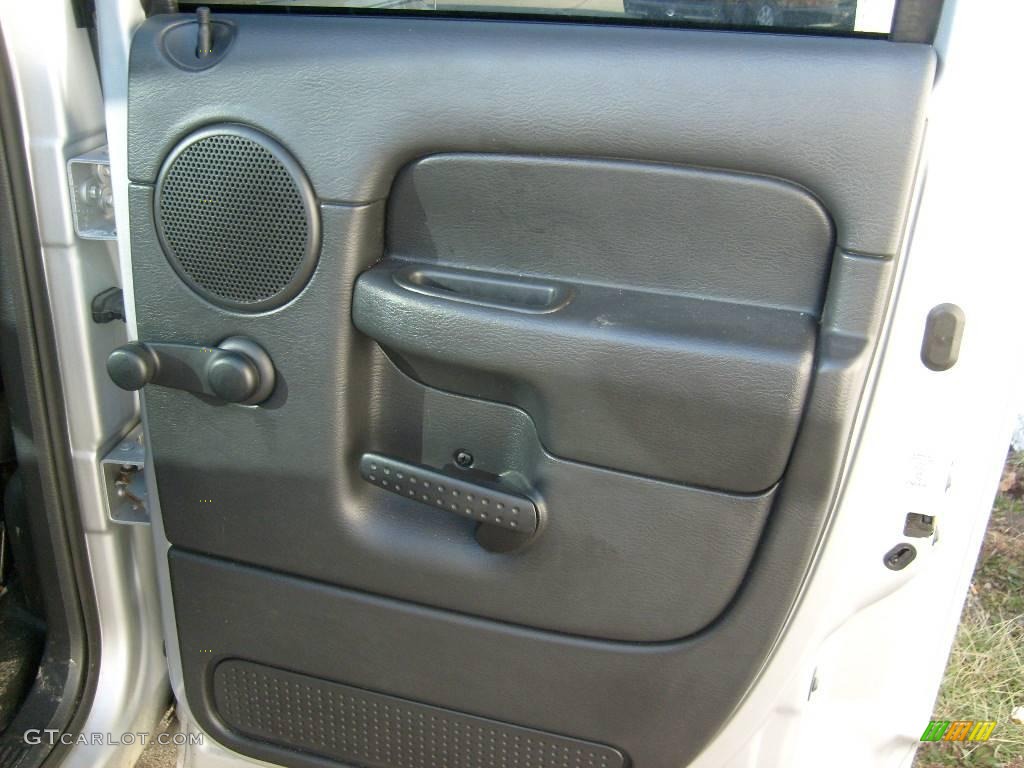 2004 Ram 1500 ST Quad Cab 4x4 - Bright Silver Metallic / Dark Slate Gray photo #17