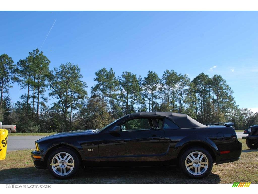 2005 Mustang GT Premium Convertible - Black / Dark Charcoal photo #2