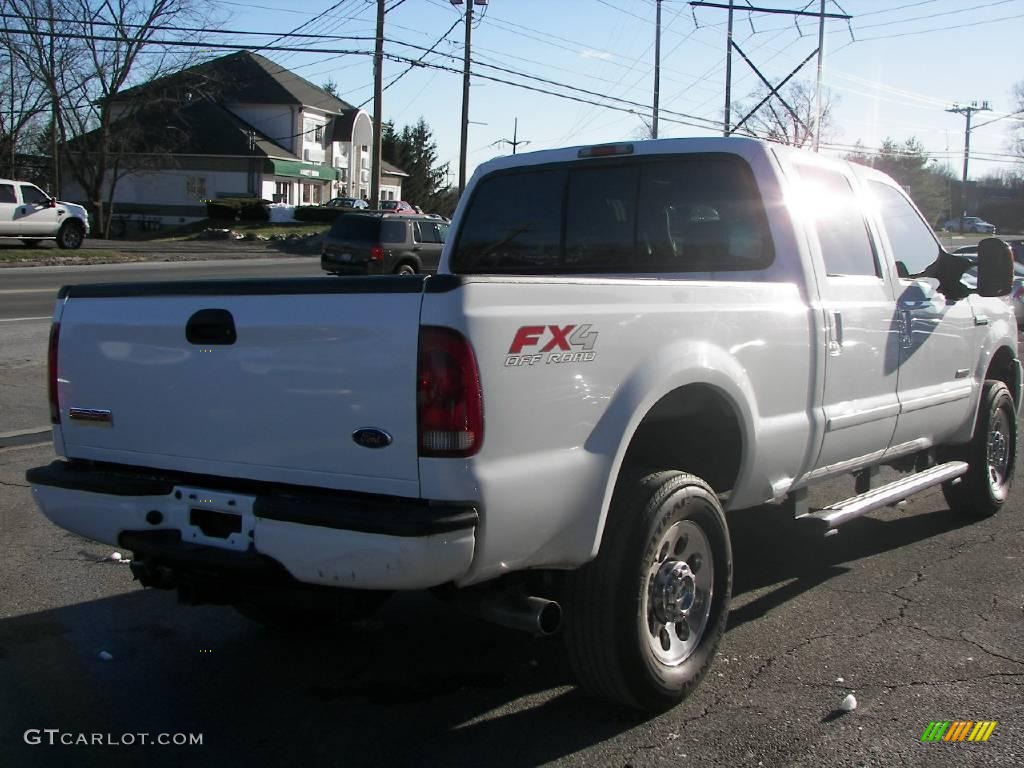 2005 F350 Super Duty FX4 Crew Cab 4x4 - Oxford White / Black photo #4