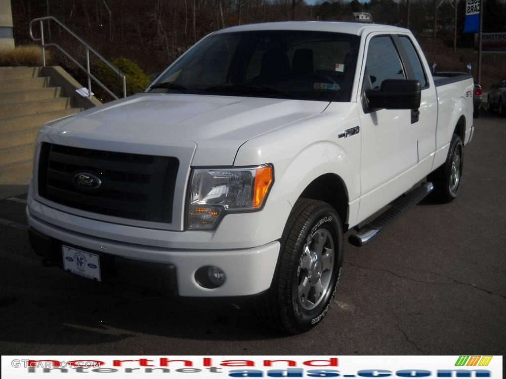 2010 F150 STX SuperCab 4x4 - Oxford White / Tan photo #2