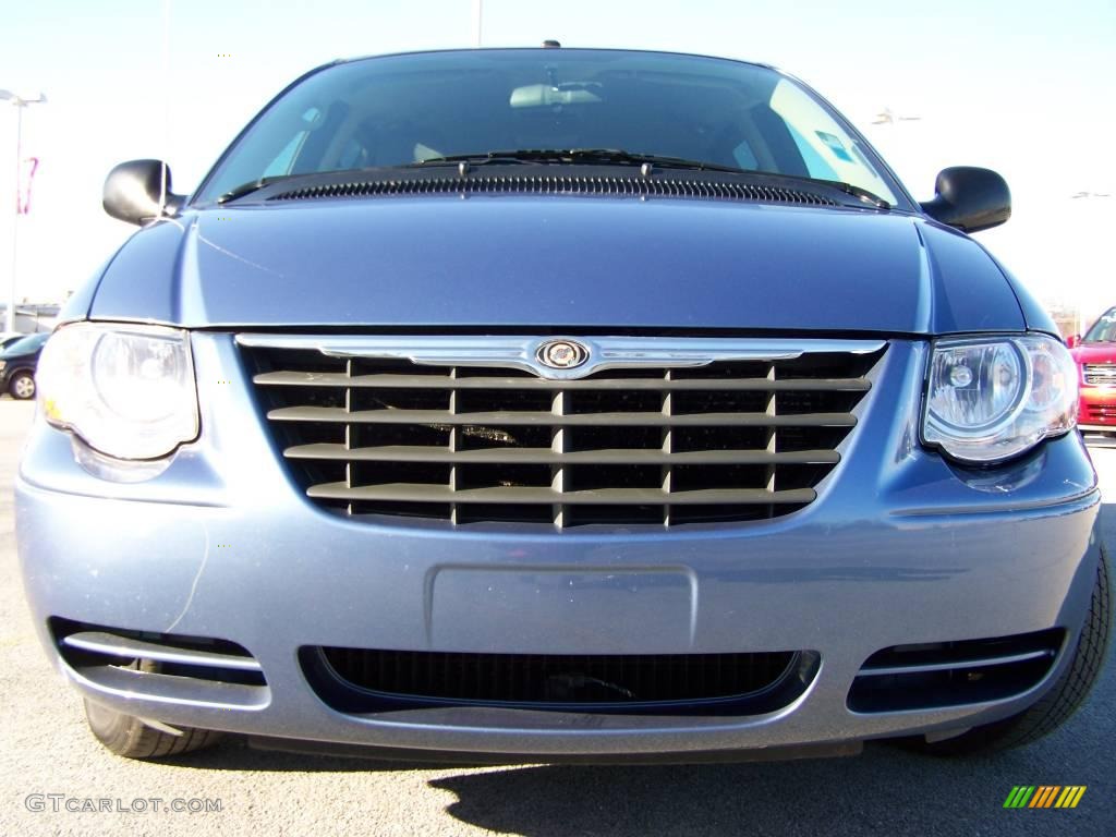 2007 Town & Country Touring - Marine Blue Pearl / Medium Slate Gray photo #2