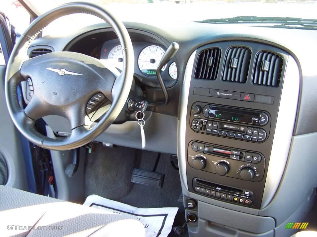 2007 Town & Country Touring - Marine Blue Pearl / Medium Slate Gray photo #17