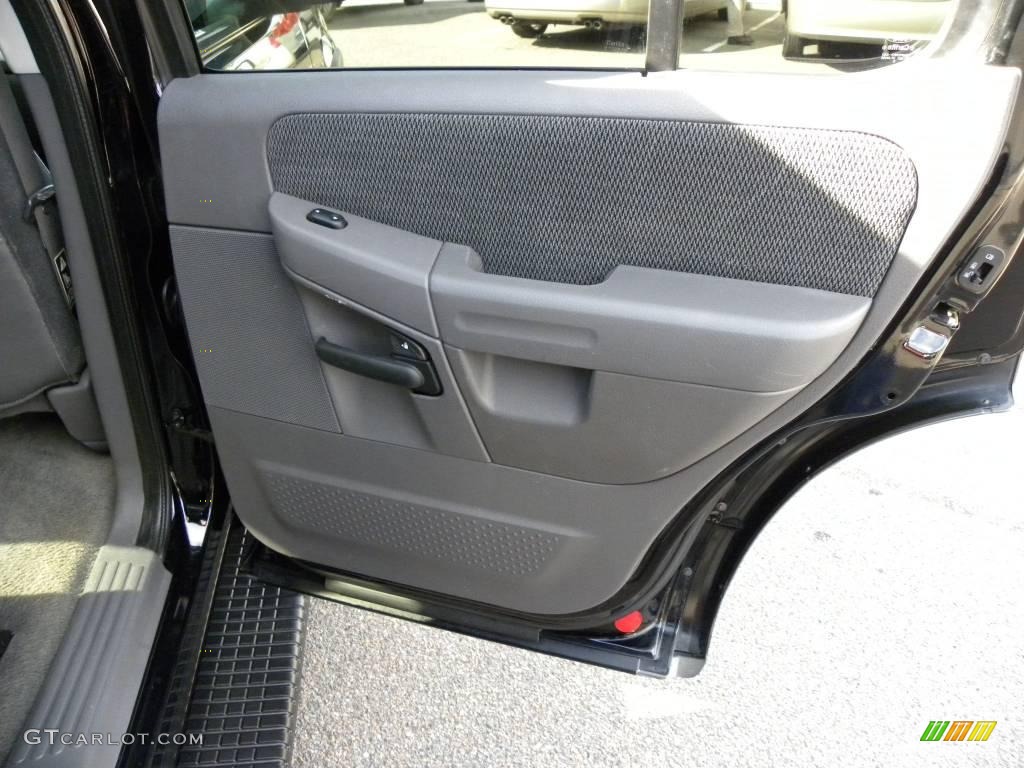 2002 Explorer XLT 4x4 - Black Clearcoat / Graphite photo #12