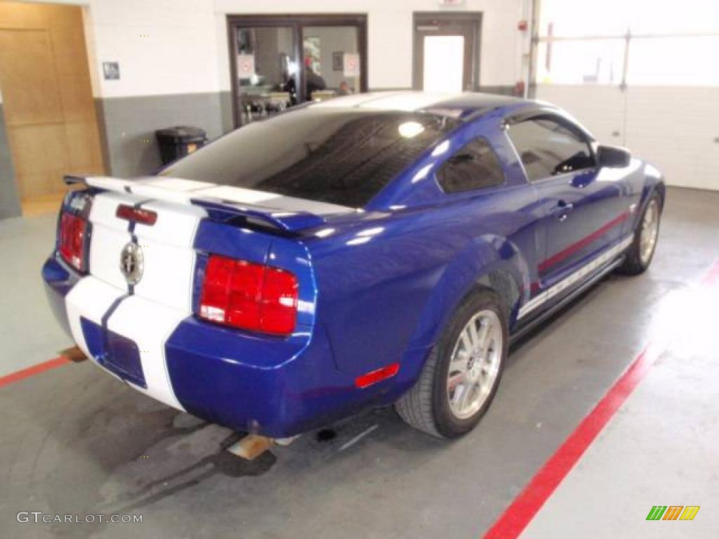 2005 Mustang V6 Deluxe Coupe - Sonic Blue Metallic / Dark Charcoal photo #19