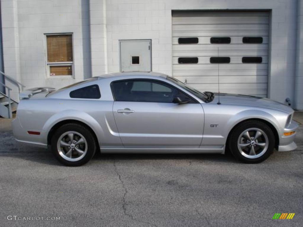 2005 Mustang GT Deluxe Coupe - Satin Silver Metallic / Dark Charcoal photo #2