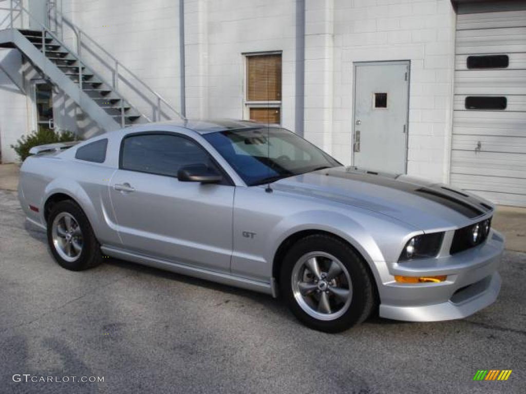 2005 Mustang GT Deluxe Coupe - Satin Silver Metallic / Dark Charcoal photo #3