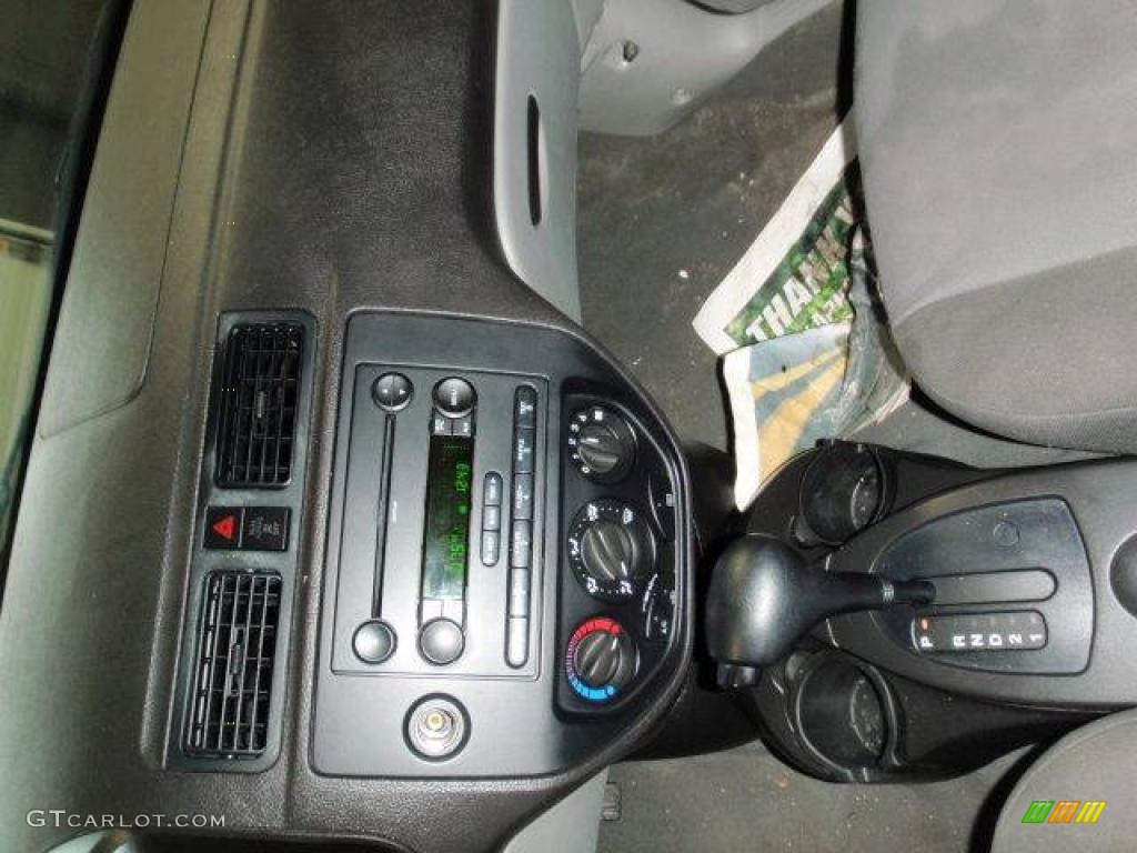 2007 Focus ZX4 S Sedan - CD Silver Metallic / Charcoal/Light Flint photo #4