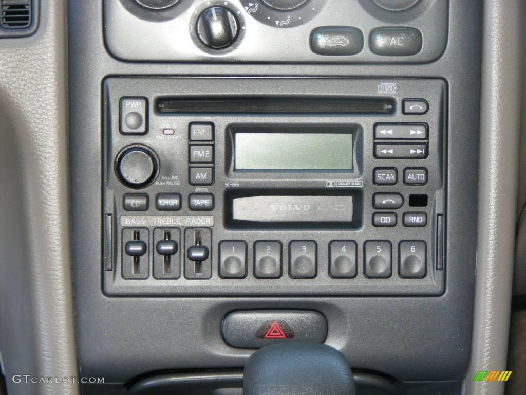 1999 Volvo S70 Standard S70 Model Audio System Photos