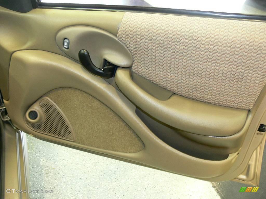 2002 Pontiac Sunfire SE Sedan Taupe Door Panel Photo #23671380