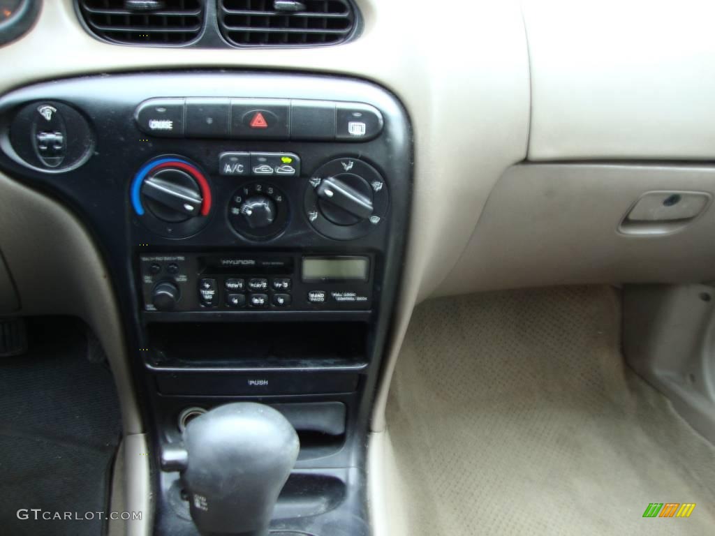2000 Elantra GLS Sedan - Ebony Black / Beige photo #9