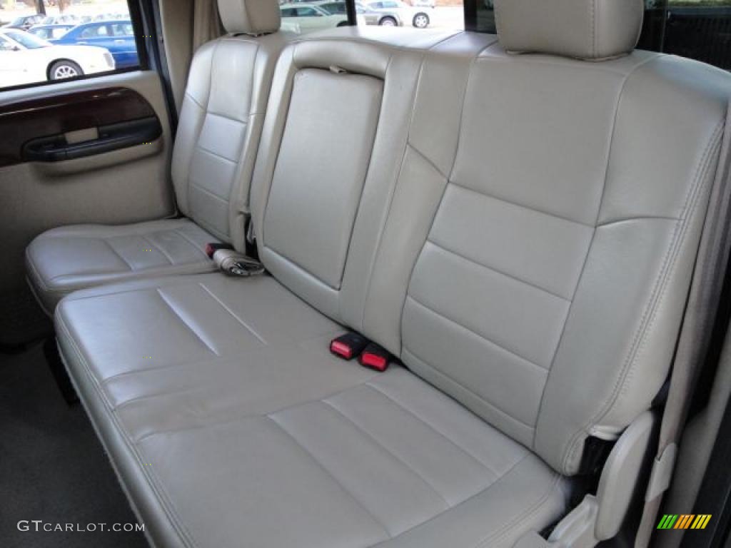2007 F350 Super Duty Lariat Crew Cab Dually - Medium Wedgewood Blue Metallic / Medium Flint photo #17