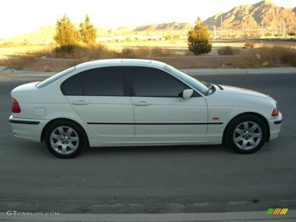 2001 3 Series 325i Sedan - Alpine White / Sand photo #7