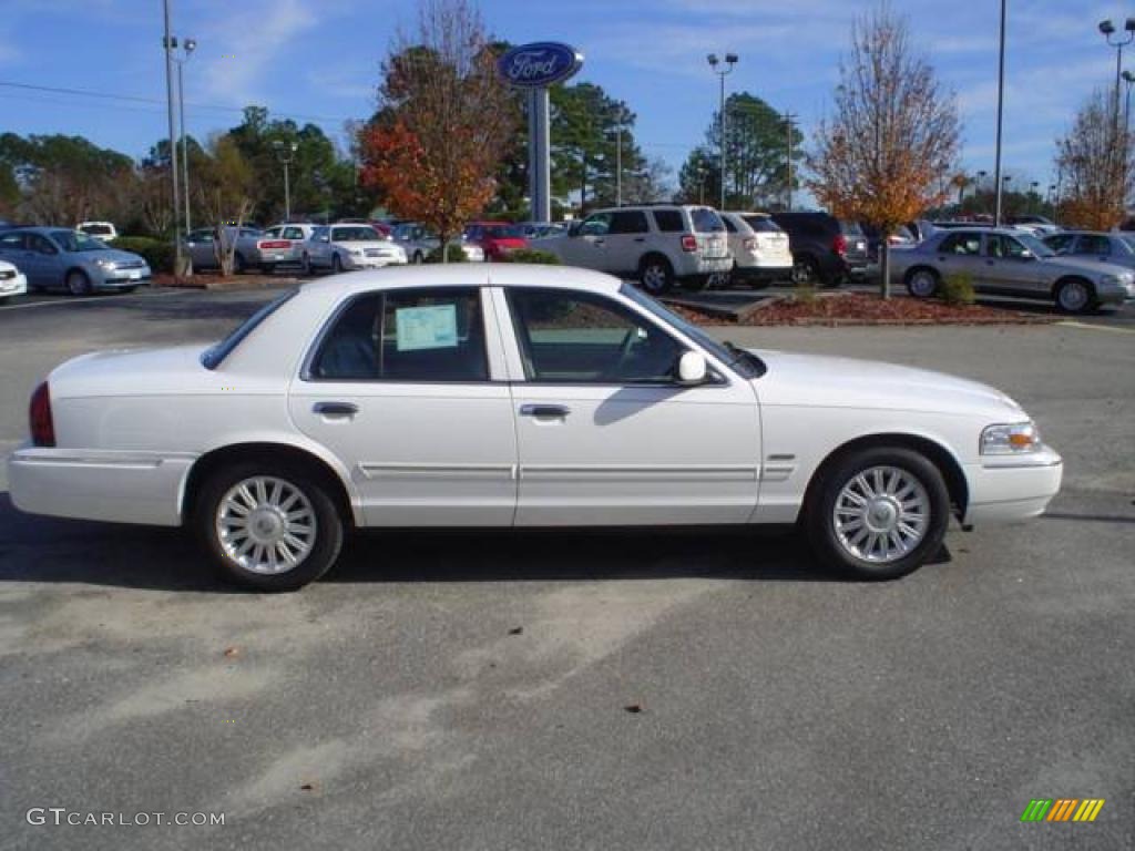 2009 Grand Marquis LS - Vibrant White / Medium Light Stone photo #4