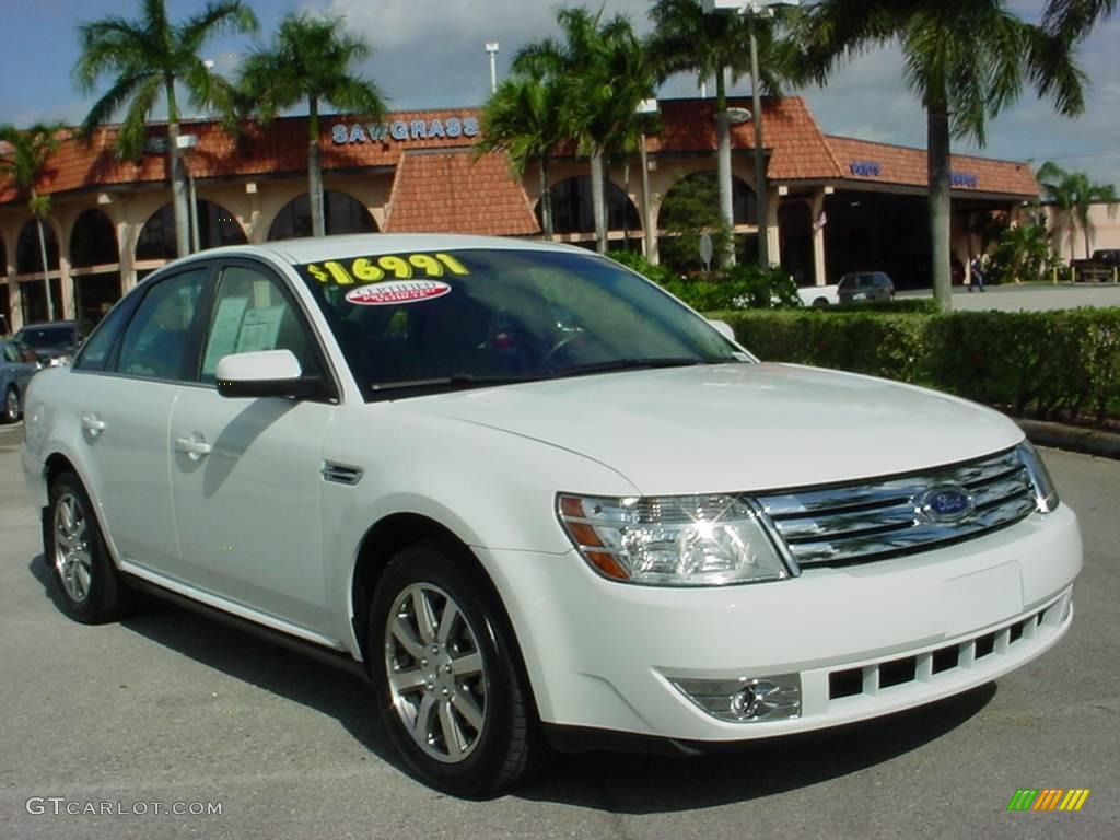 Oxford White Ford Taurus