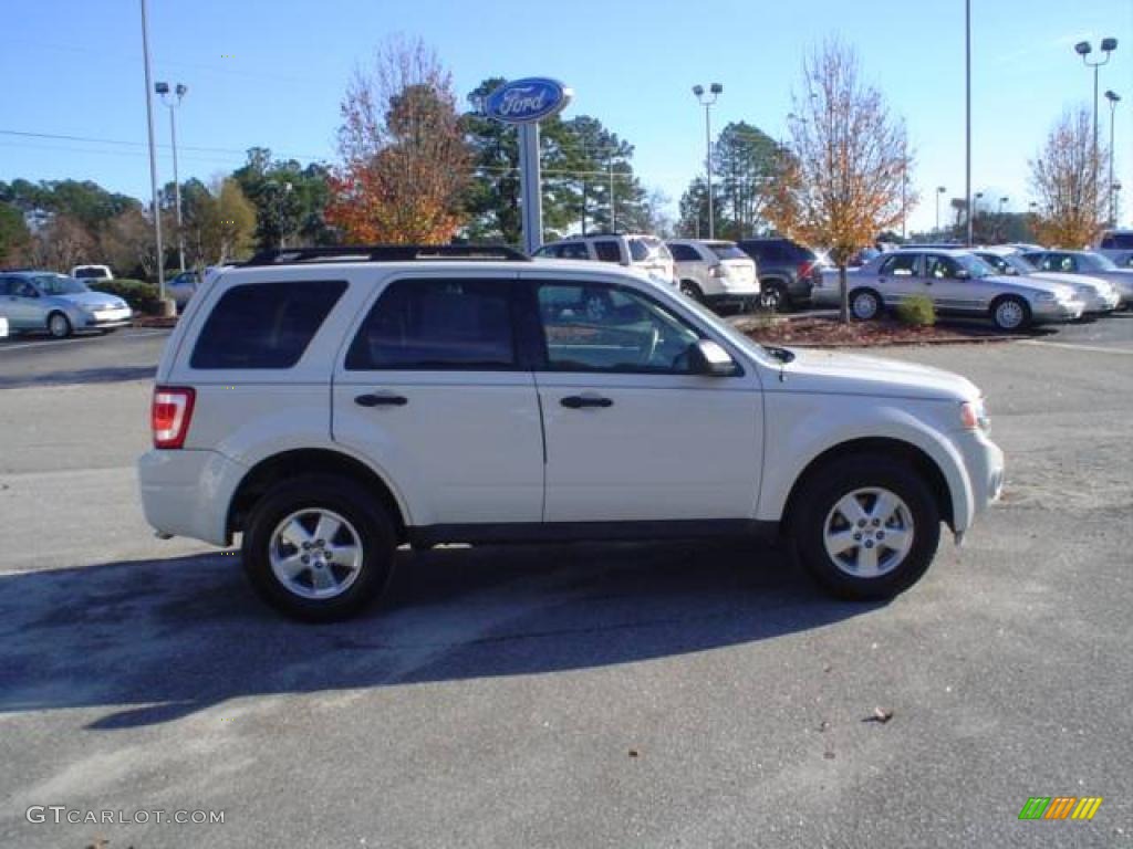 2009 Escape XLT V6 - White Suede / Stone photo #4