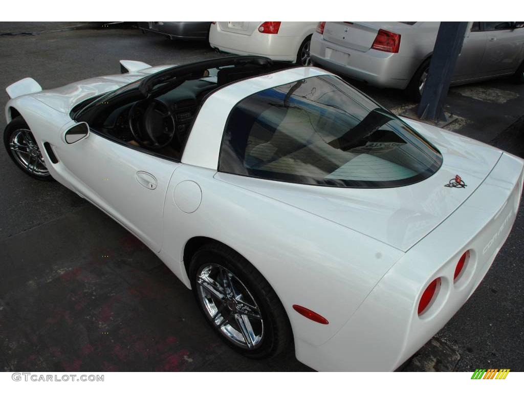 2000 Corvette Coupe - Arctic White / Light Oak photo #11