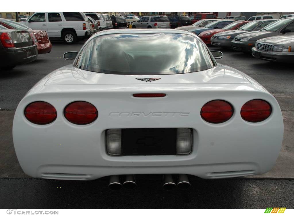 2000 Corvette Coupe - Arctic White / Light Oak photo #18