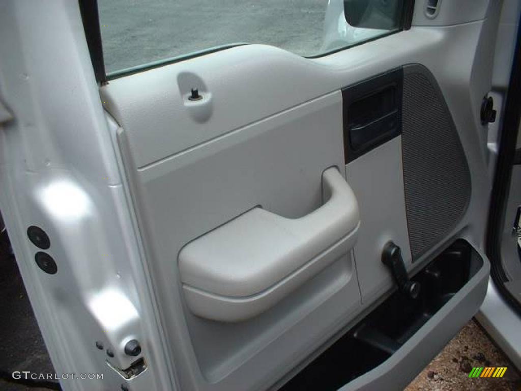 2004 F150 XL Regular Cab - Silver Metallic / Dark Flint photo #8