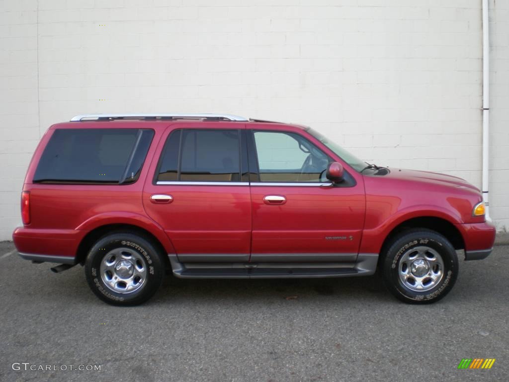 2001 Navigator 4x4 - Laser Red Metallic / Medium Graphite photo #3
