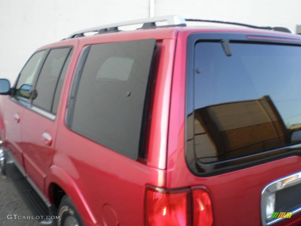 2001 Navigator 4x4 - Laser Red Metallic / Medium Graphite photo #12