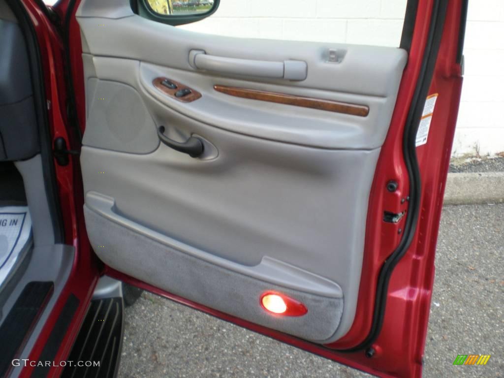 2001 Navigator 4x4 - Laser Red Metallic / Medium Graphite photo #22