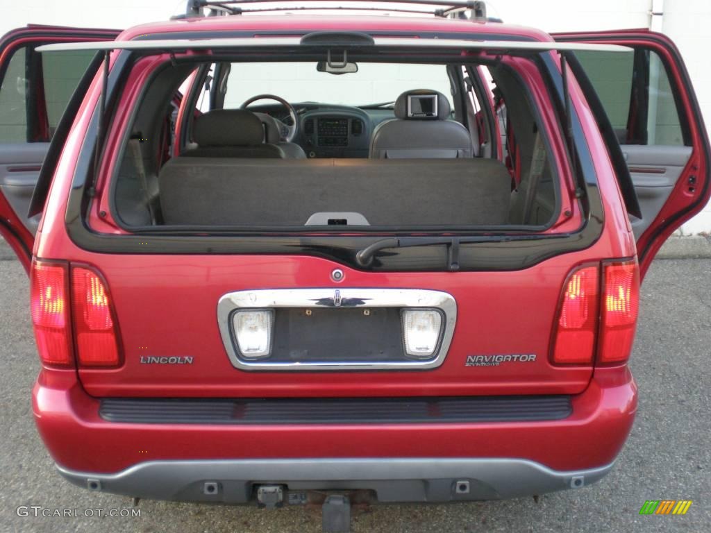 2001 Navigator 4x4 - Laser Red Metallic / Medium Graphite photo #31