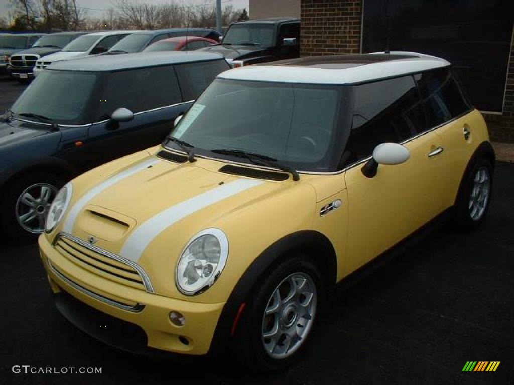 2002 Cooper S Hardtop - Liquid Yellow / Panther Black photo #1