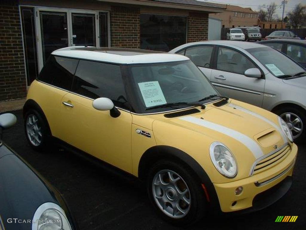 2002 Cooper S Hardtop - Liquid Yellow / Panther Black photo #3