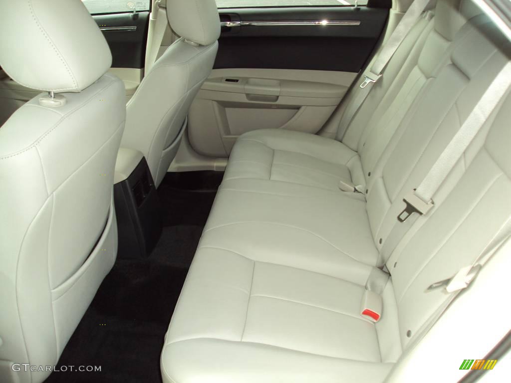 2007 300 Touring - Cool Vanilla / Dark Slate Gray/Light Graystone photo #5