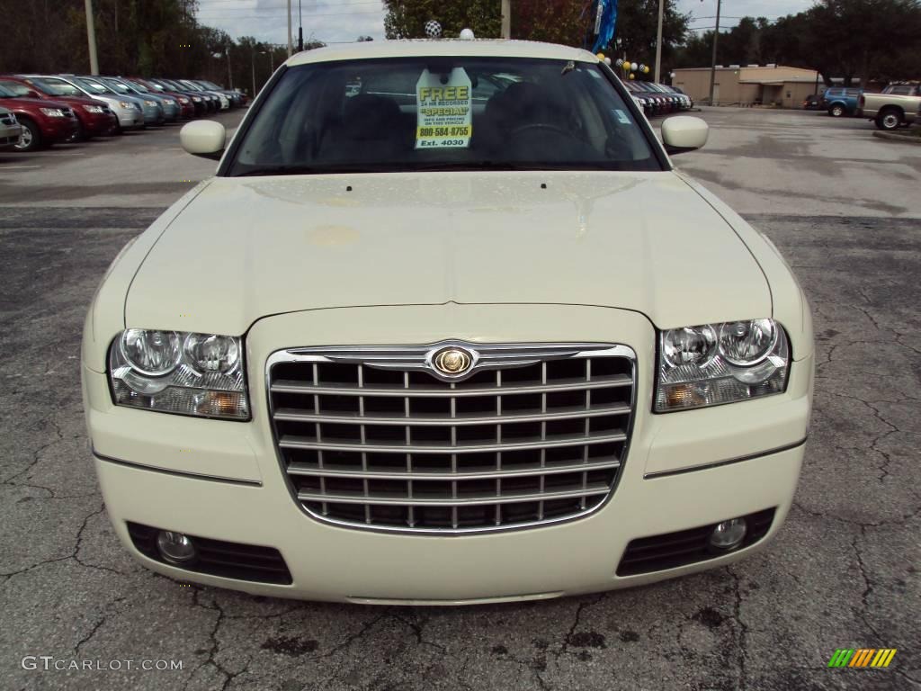 2007 300 Touring - Cool Vanilla / Dark Slate Gray/Light Graystone photo #13