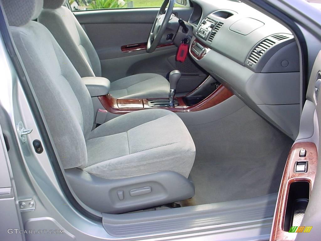2003 Camry XLE - Lunar Mist Metallic / Stone photo #10