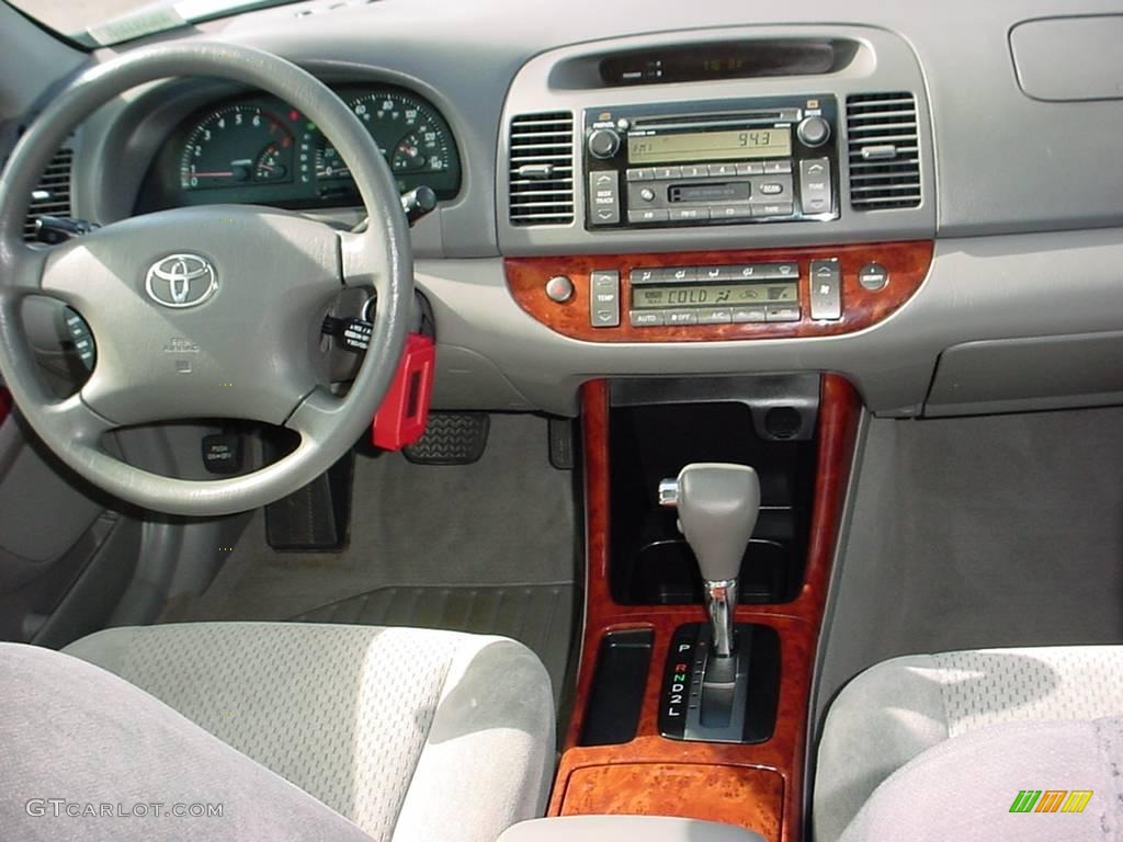 2003 Camry XLE - Lunar Mist Metallic / Stone photo #12