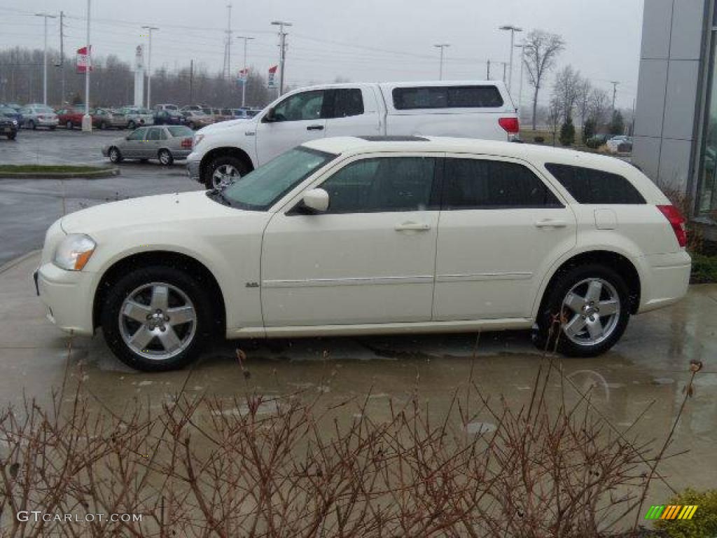 2005 Magnum SXT AWD - Cool Vanilla White / Dark Slate Gray/Light Graystone photo #2