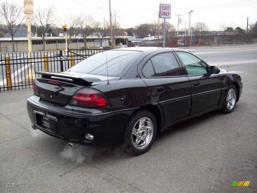 2002 Grand Am GT Sedan - Black / Dark Pewter photo #7